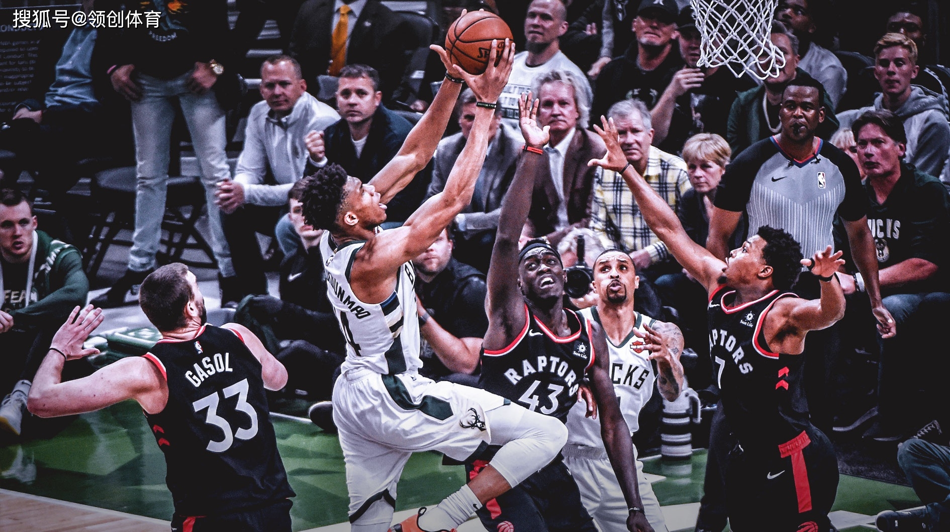 包含荷甲今晚再迎强敌，密尔沃基雄鹿单刀错失，主帅态度：更衣室稳定，数据趋势出现新变化的词条