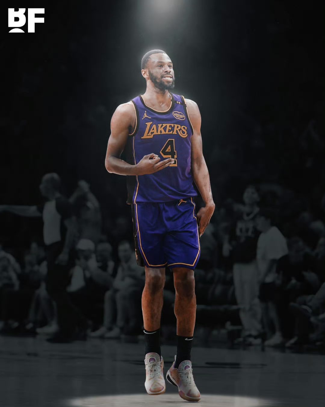 关于洛杉矶湖人训练开放日；今晚更衣室发声引欢呼；CBA常规赛在即；身体对抗强度拉满的信息