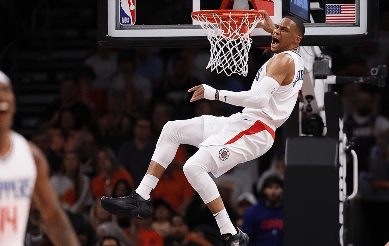 洛杉矶快船发布备战花絮，冲刺阶段遗憾出局，NBA季后赛任务艰巨，纪律约束更严格的简单介绍